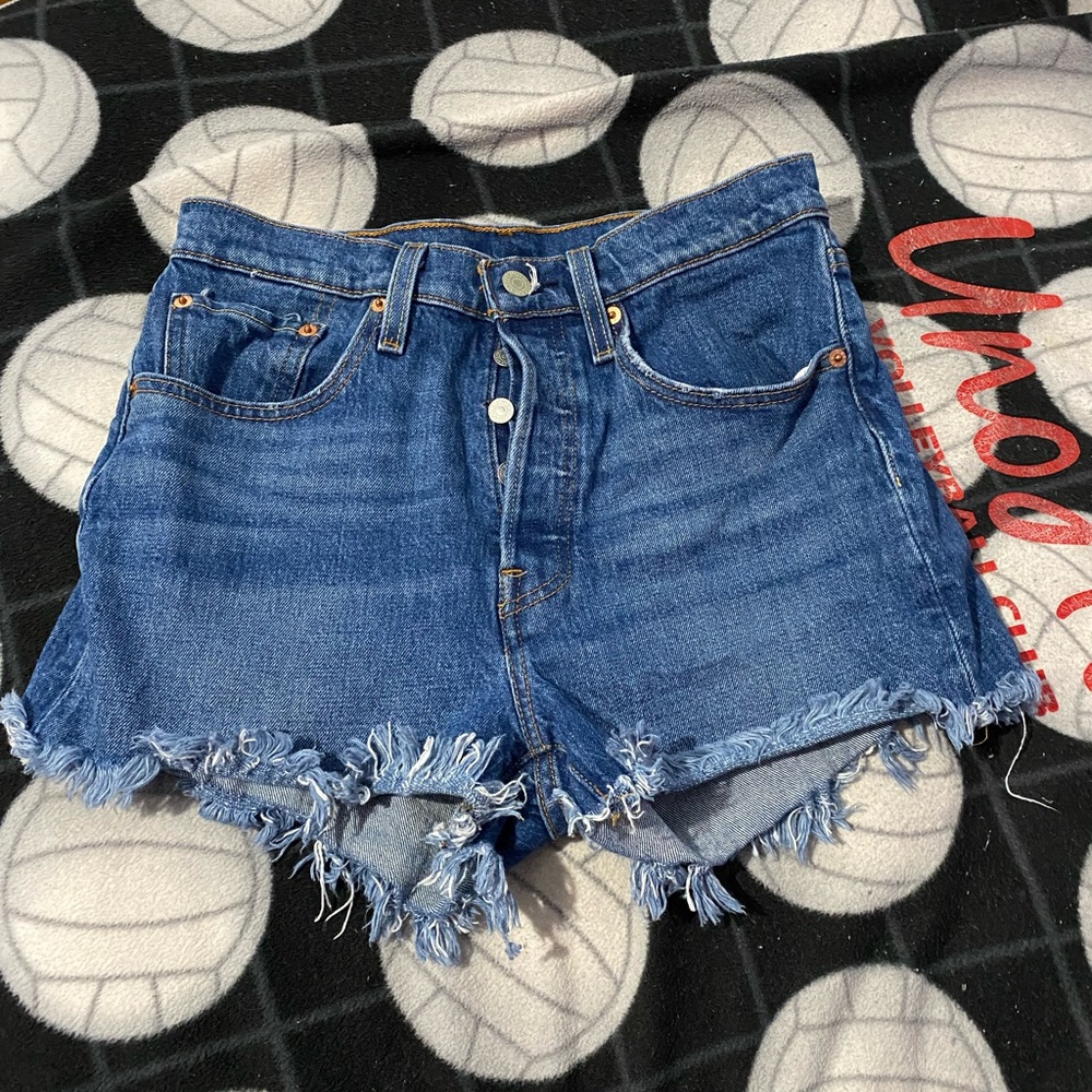 High waisted Levi shorts